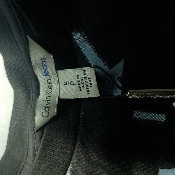NWT Calvin Klein Jeans Graphic T-Shirt - Picture 5 of 7